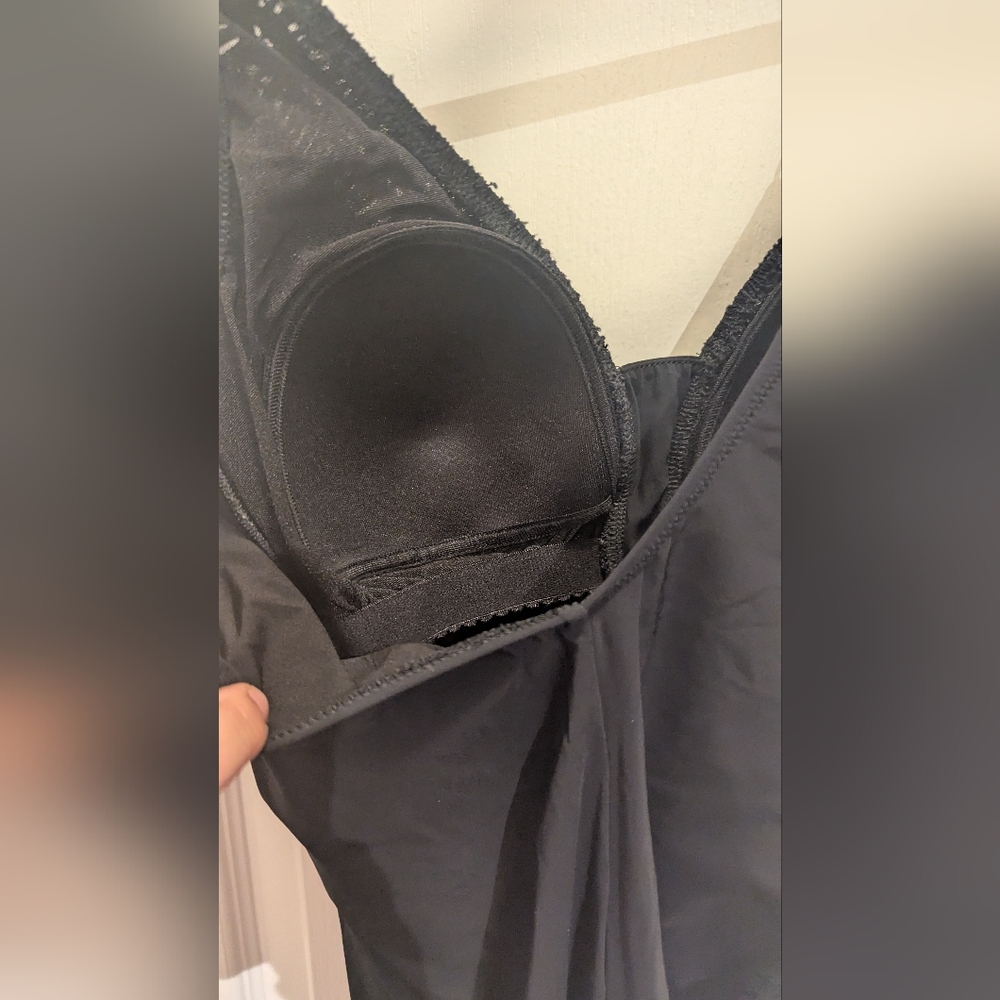Profile by Gottex BLACK Roulette V-Neck Tummy Control One Piece Swimsuit Size 8 - Picture 6 of 8